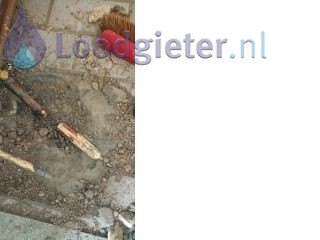 Loodgieter Veendam Waterleiding geraakt in de vloer.