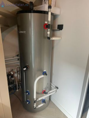 Warmtepomp geisntalleerd onder trap