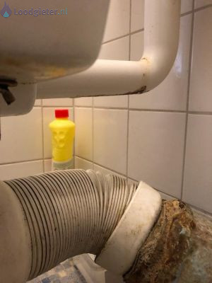 Aansluiting mancet op gietijzeren afvoer