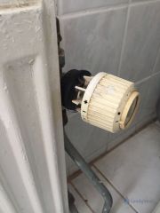Loodgieter Kesteren Vervangen 2 radiator knoppen.