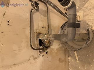 Loodgieter Leidingwerk Leidingwerk voor nieuwe keuken +/- 45 cm verplaatsen