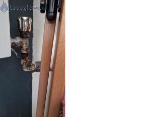 Loodgieter Reparatie radiator Lekkage aan de radiator leiding