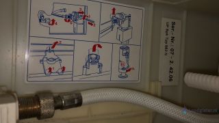 Loodgieter Deventer Inbouw toilet spoelt niet bij gebruik knoppen.