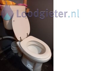 Loodgieter Roosendaal repararen toilet en aansluiten ikea toiletblokje
