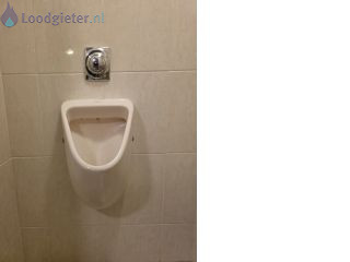 Loodgieter Urinoir Lekkage urinoir