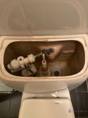 Loodgieter Rijen Staand toilet vult niet meer met water.