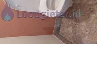 Loodgieter Rijen Lekkage achter toilet