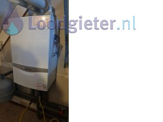 Loodgieter Houten Het doorspoelen van de cv installatie.