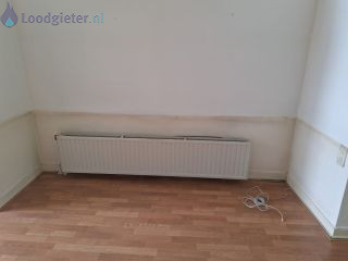 Loodgieter Assen Wastafel in meubel verwijderen en afsluiten en radiator laten verwijderen.