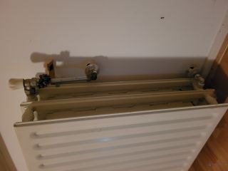 Loodgieter Medemblik Demonteren kleine cv-radiator op zolder en afsluiten