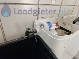 Loodgieter Fonteinkraan Kraantje van de wc afgebroken