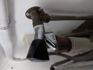 Loodgieter Doetinchem Lekkende wasmachinekraan vervangen
