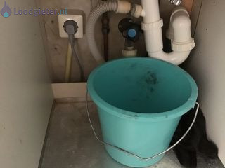 Loodgieter sifon Lekkage afvoer keuken