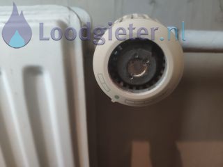Loodgieter Roosendaal Radiatorkraan plus knop (2 maal) vervangen