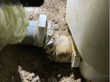 Verstopping sanibroyeur door flexibele afvoer verzakking